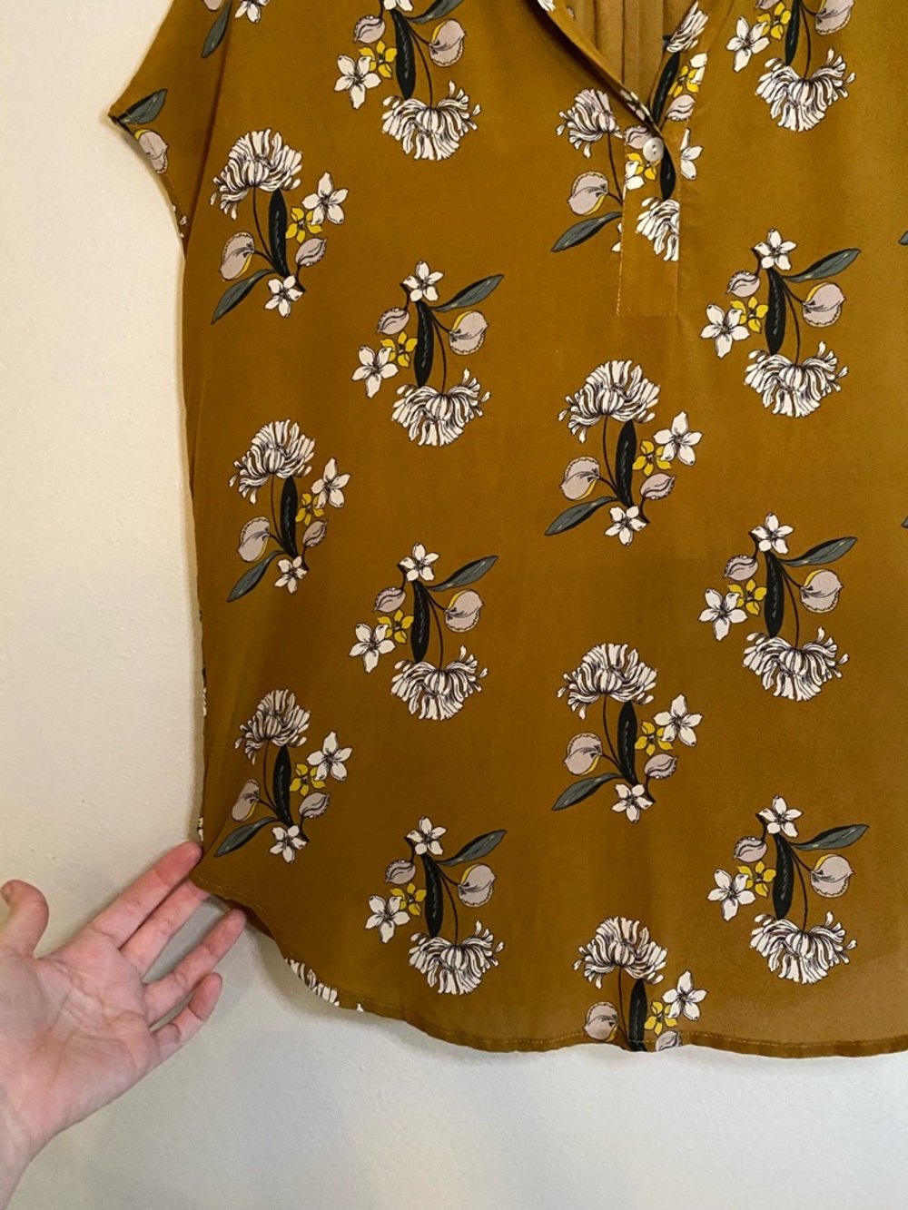 Amour Vert Silk Floral Cap Sleeve Blouse Size Small Ochre Mustard Yellow - Picture 3 of 7